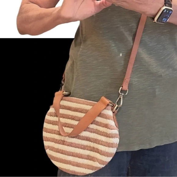 Soludos Raffia ISLA Crossbody Bag - Picture 7 of 7